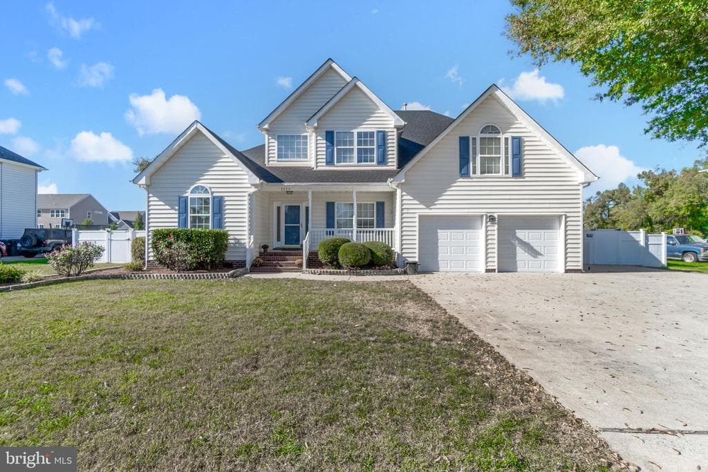 3113 Caroline Crescent photo 1