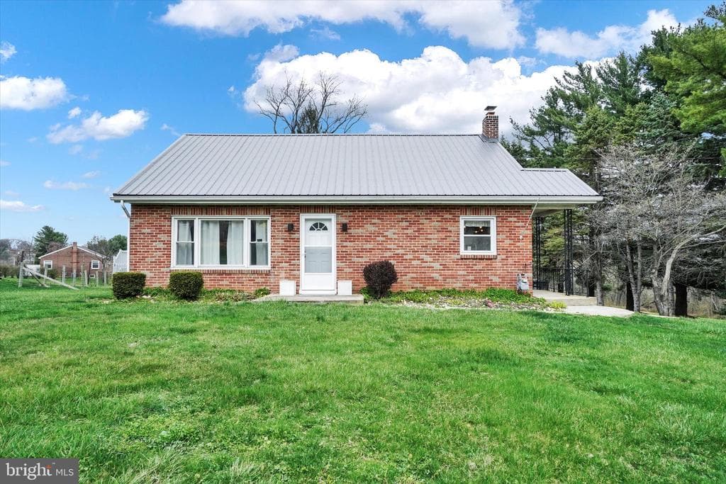 3051 E Prospect Road photo 1