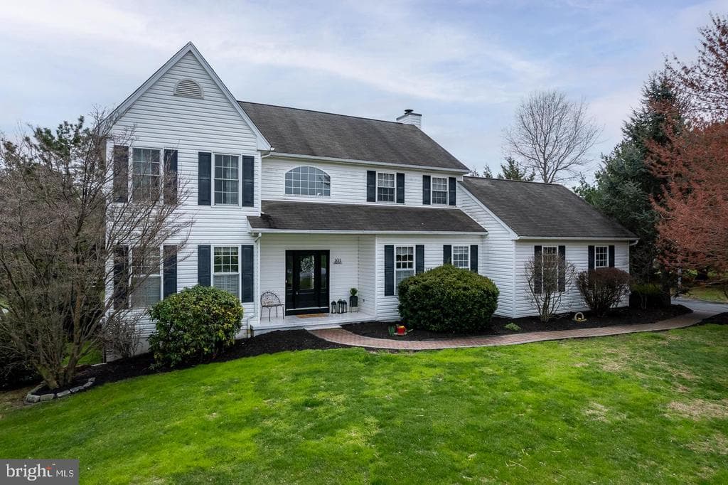 101 Amber Drive photo 1