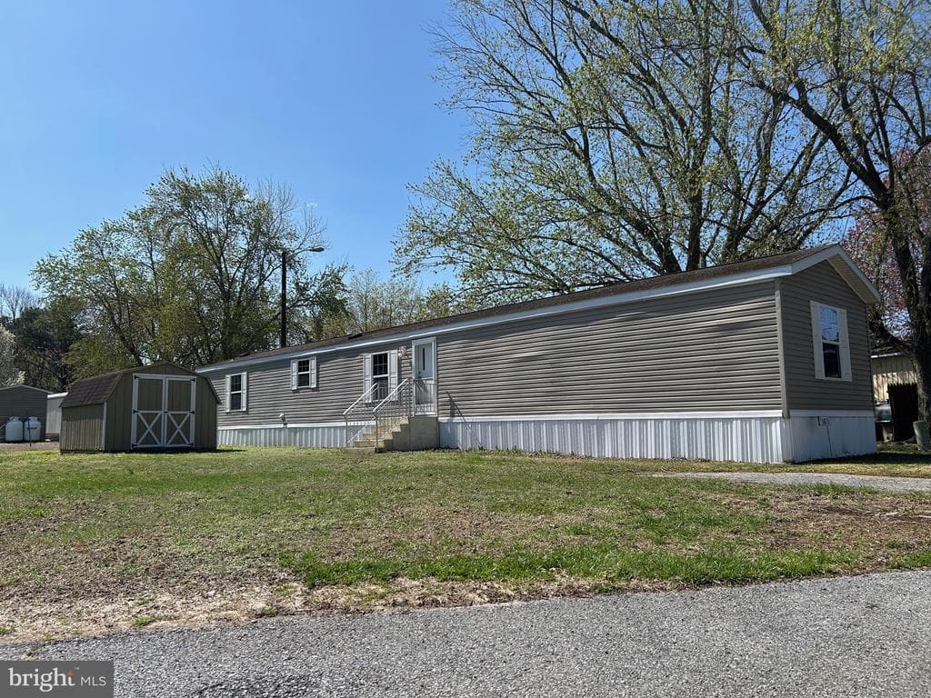 5875 Peach Street photo 1