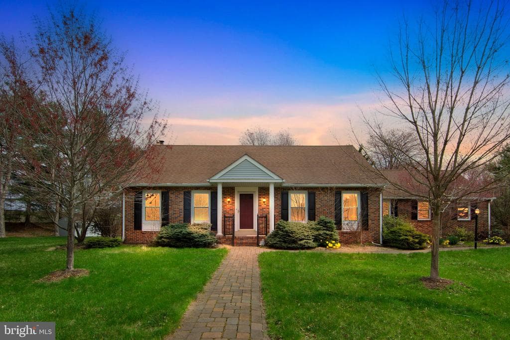126 Crestwood Drive photo 1