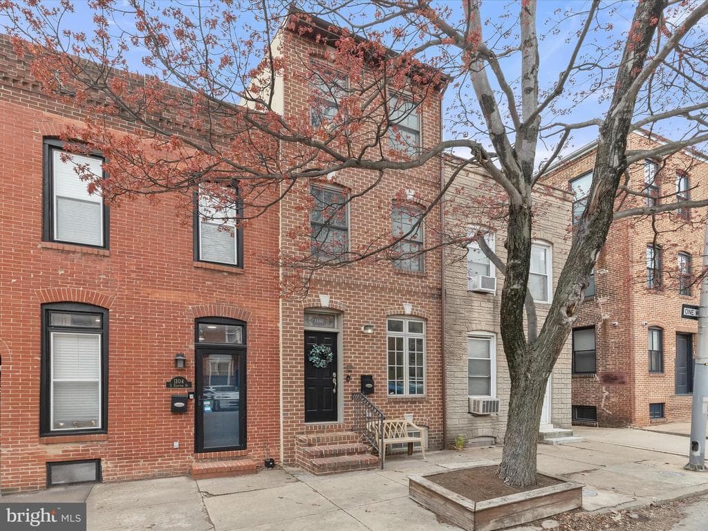1102 S Clinton Street photo 1