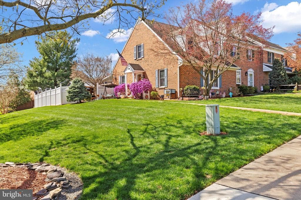 200 Huntington Drive photo 1