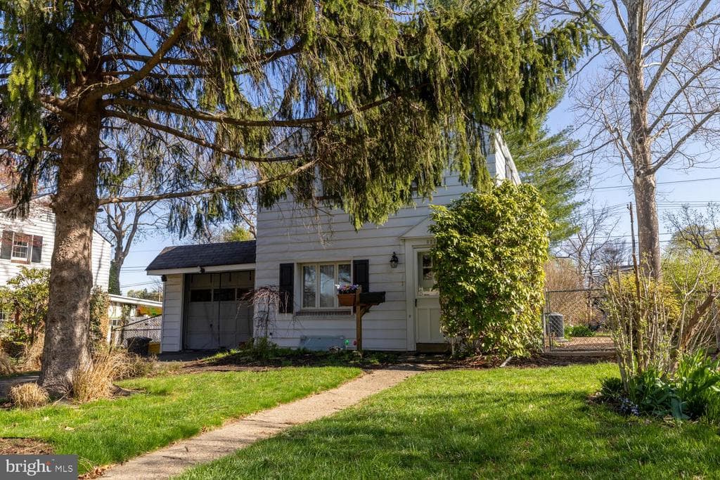 1227 Bruce Road photo 1