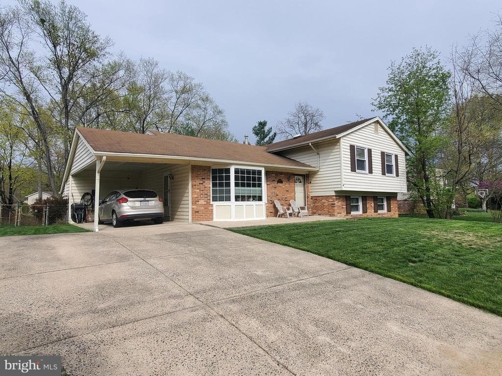 2402 Parkers Lane photo 1