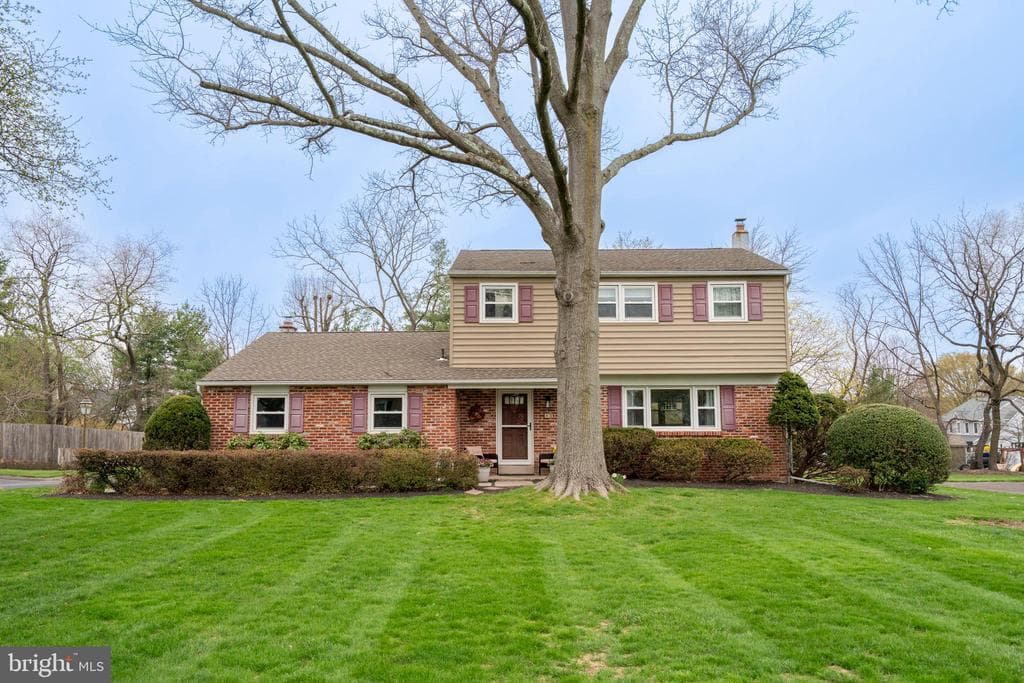 48 Hickory Lane photo 1