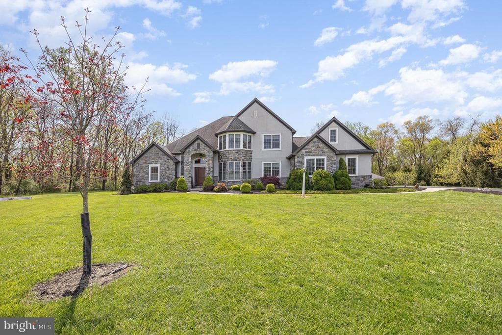 115 Monument Drive photo 1