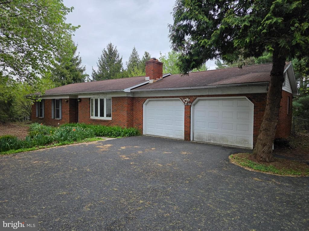 3181 Spring Road photo 1