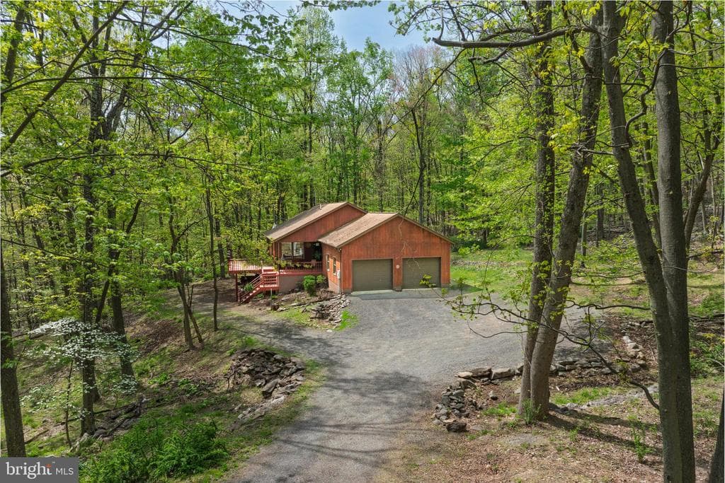 121 Pendragon Court photo 1