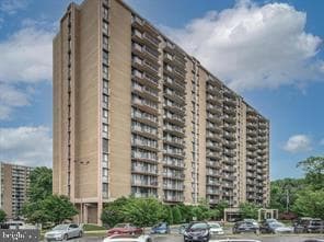 6100 Westchester Park Drive #611 photo 1