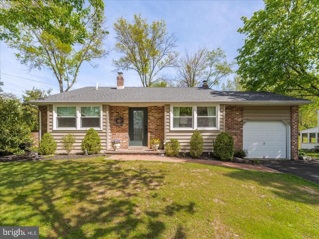 2737 Lantern Lane photo 1