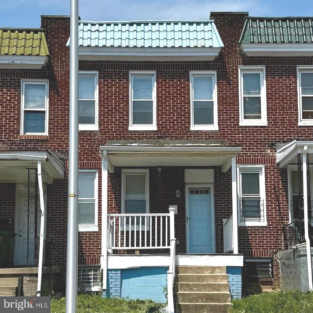 2526 W Franklin Street photo 1