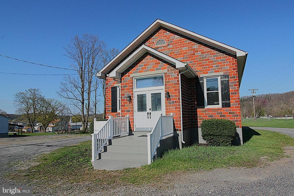 577 Winchester Street photo 1