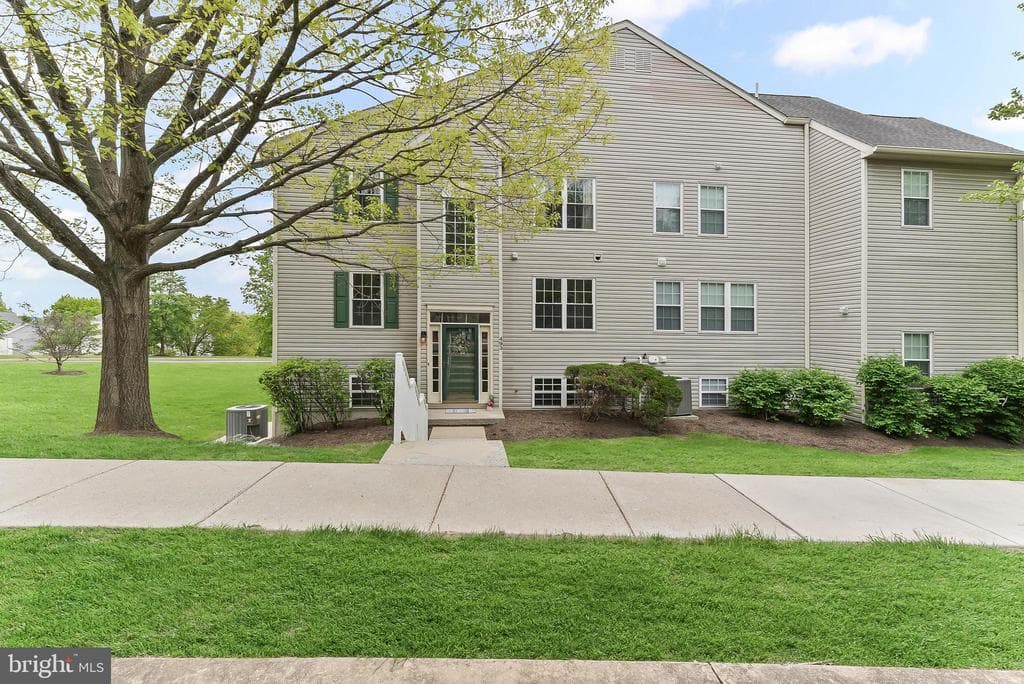 493 Stoneglen Street photo 1