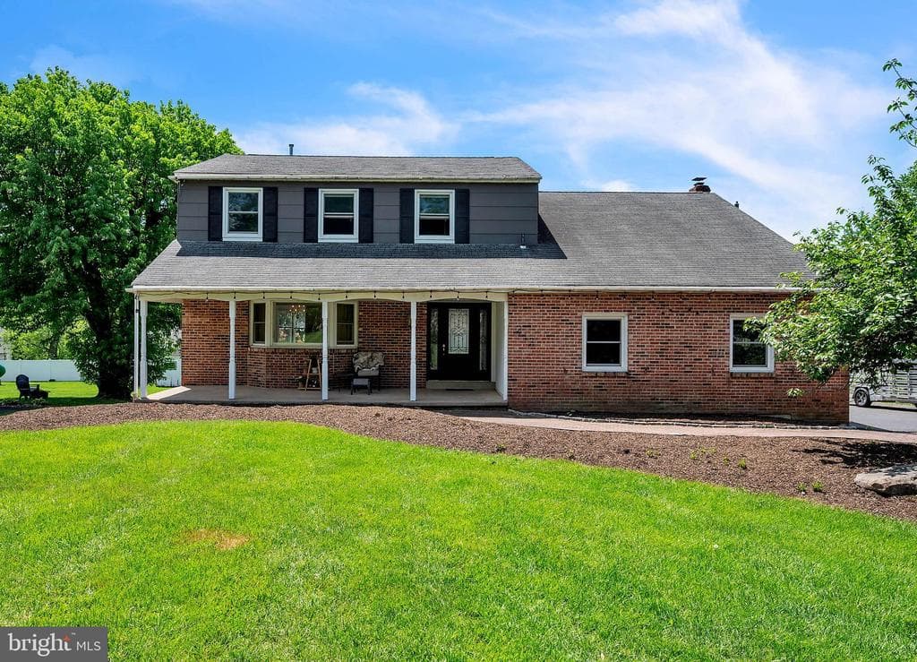 212 Fairhill Drive photo 1