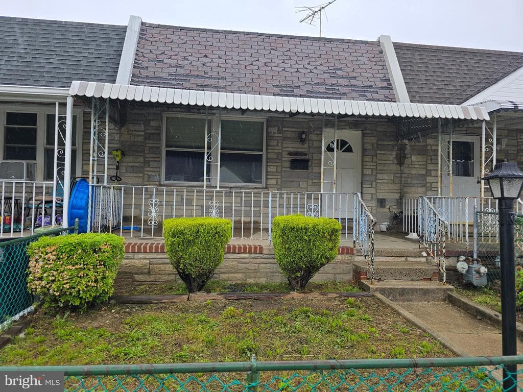 1531 Summit Street photo 1