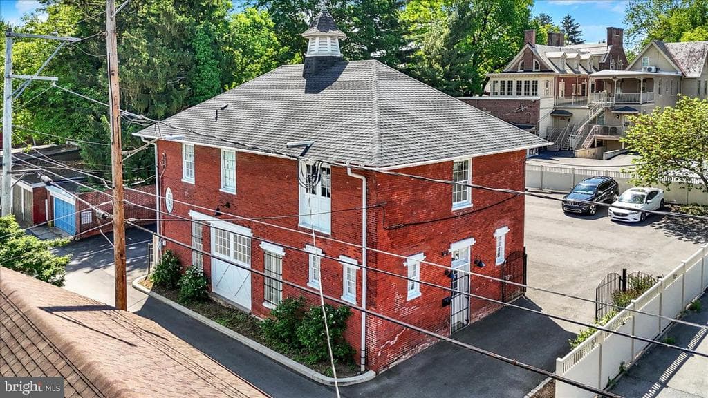 316 E Marion Street photo 1
