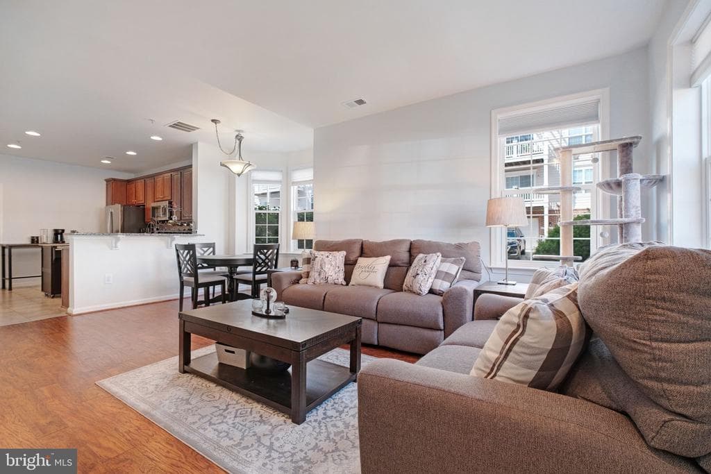 42587 Hollyhock Terrace photo 1