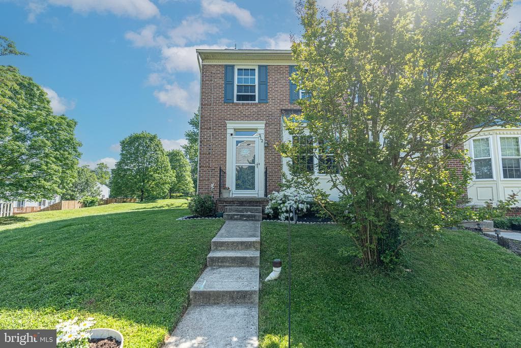 312 Overlea Place photo 1
