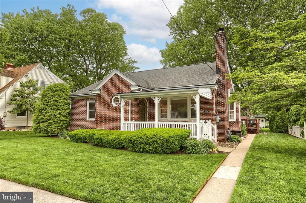 309 W Oak Street photo 1