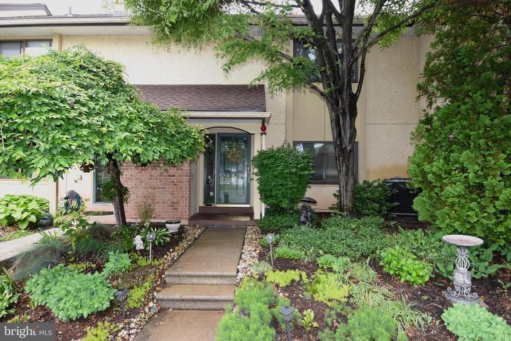 11 Pine Woods Court photo 1