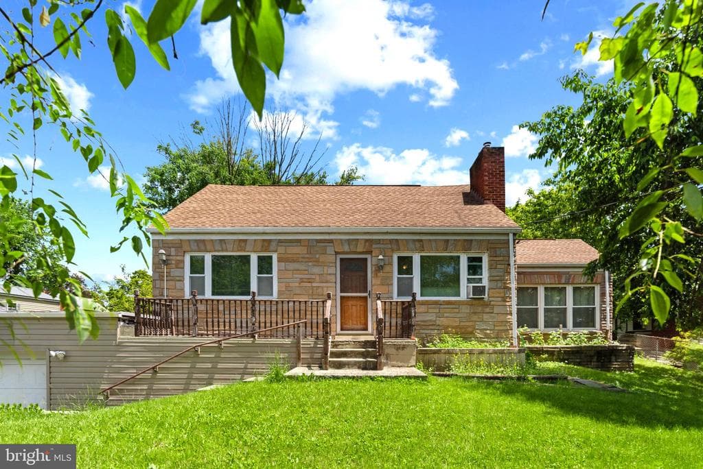 201 Village Road photo 1