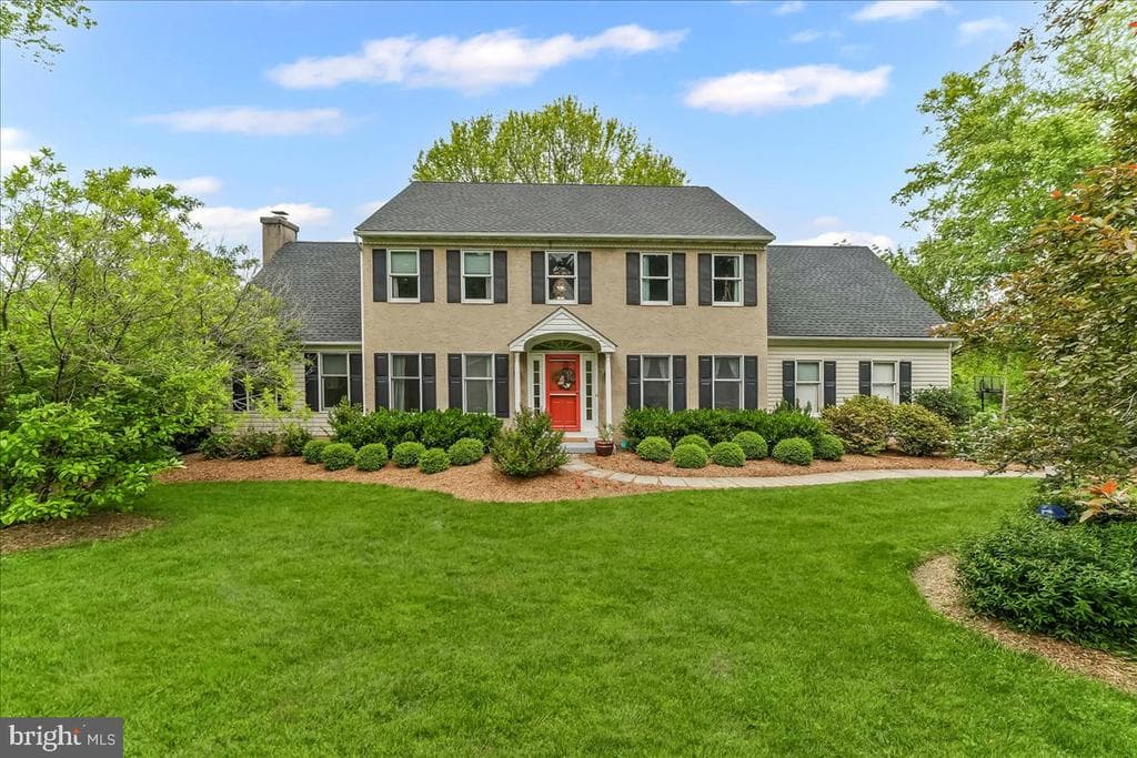 11 White Oak Drive photo 1