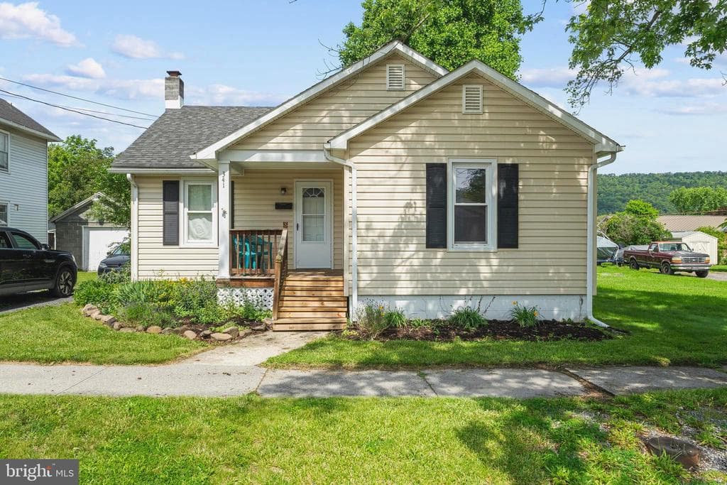 341 N Bolton Street photo 1