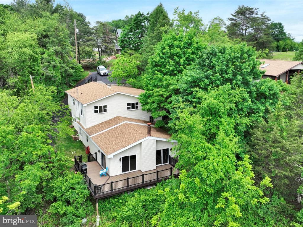 913 Wynonah Drive photo 1