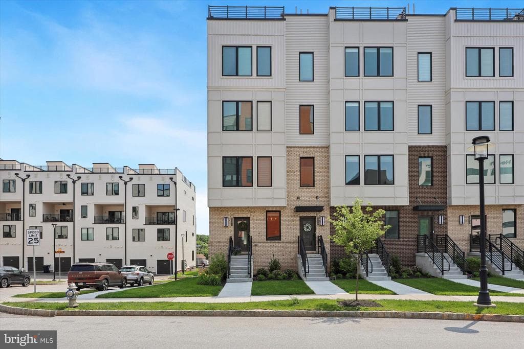 301 Manion Alley photo 1
