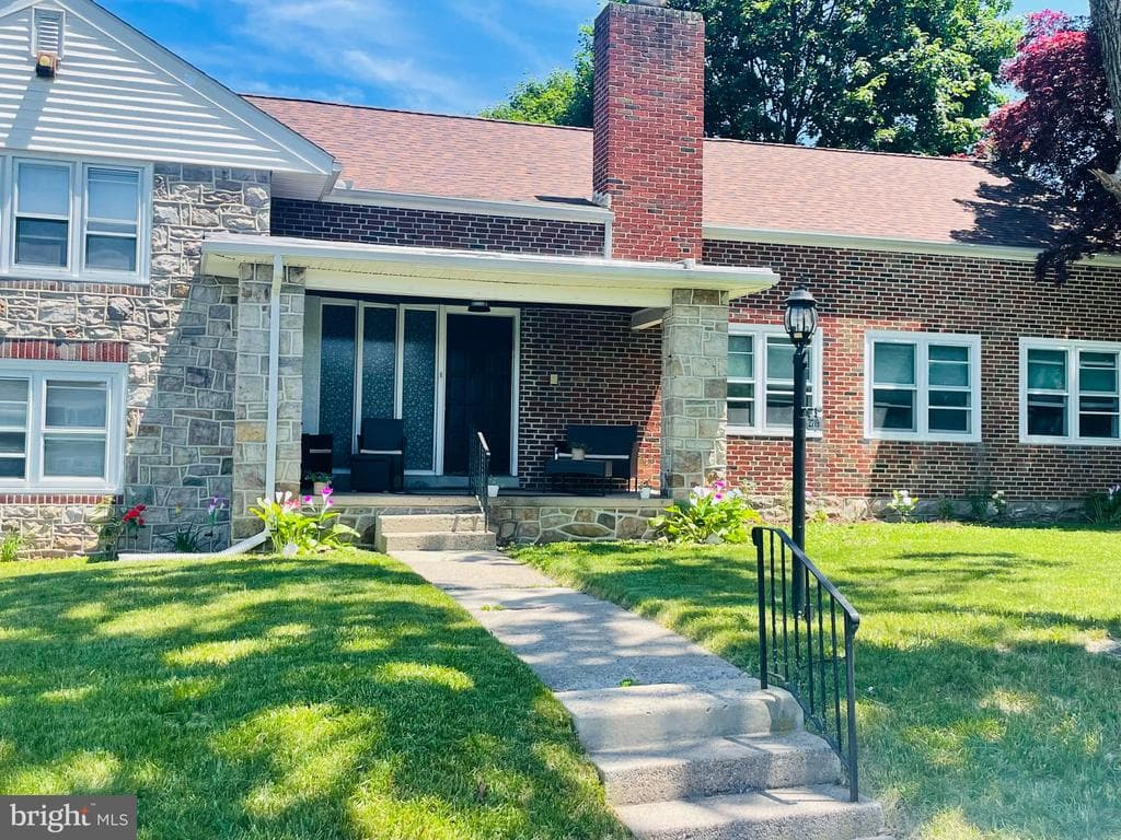 2719 Park Street photo 1