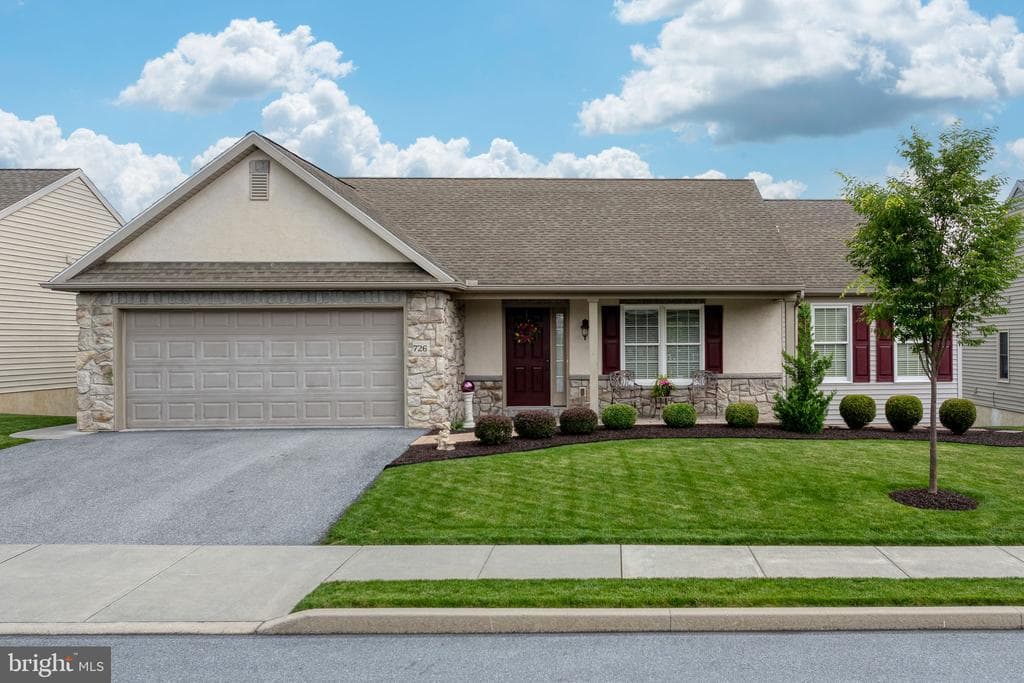 726 Heather Ridge photo 1