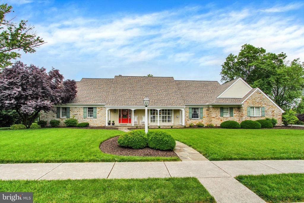 302 Deguy Avenue photo 1