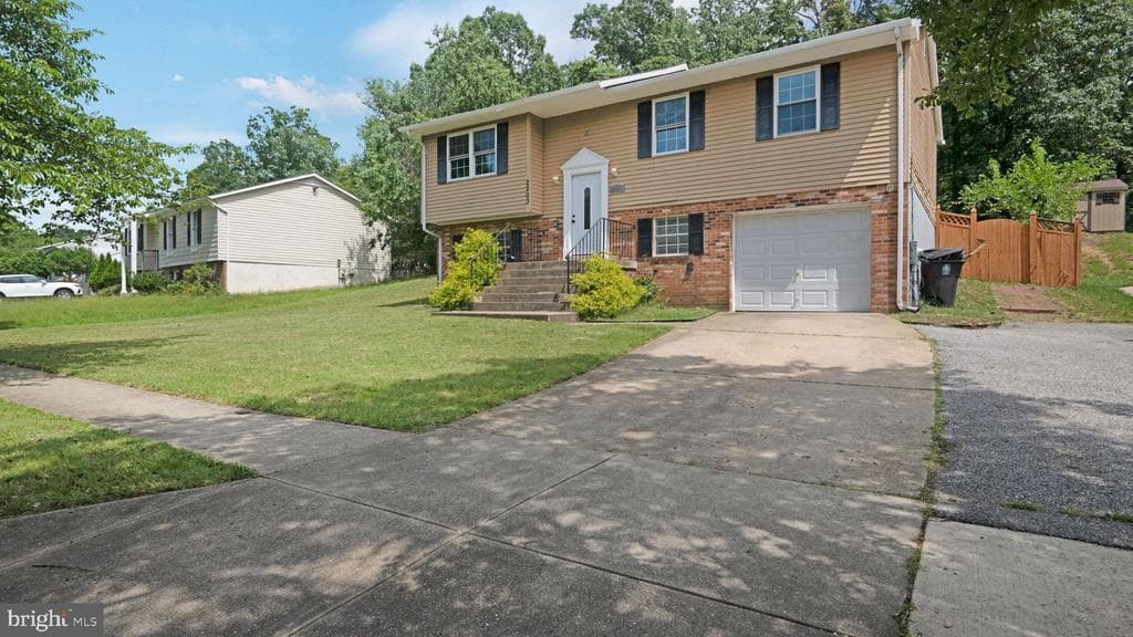 2203 Old Fort Hills Drive photo 1