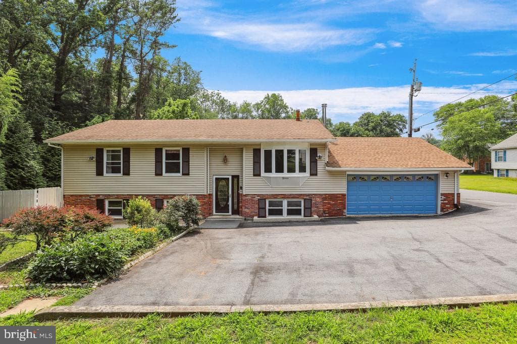 9025 Jefferson photo 1