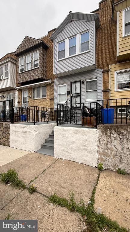 2126 E Sanger Street photo 1