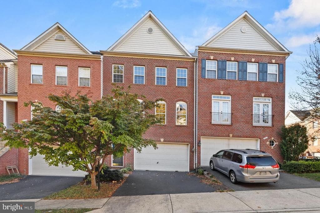 8828 Royal Doulton Lane photo 1