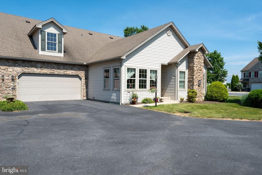 320 Brookwood Drive photo 1