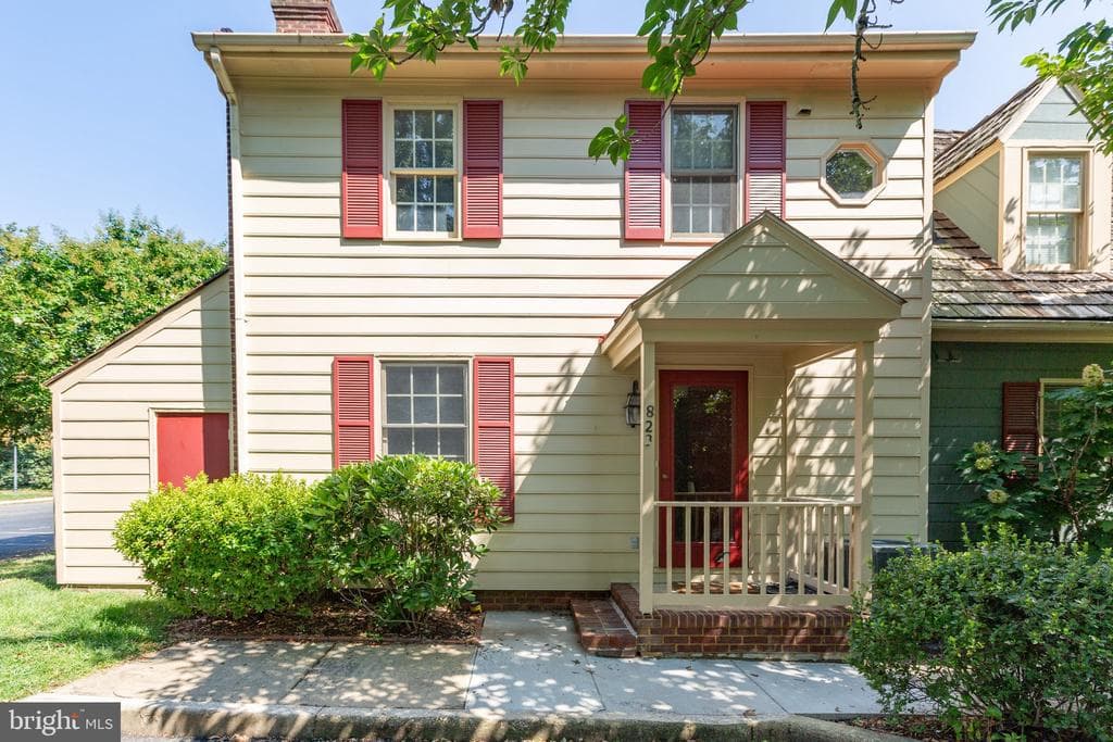 823 College Avenue photo 1