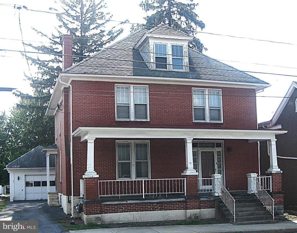 132 N Earl Street photo 1