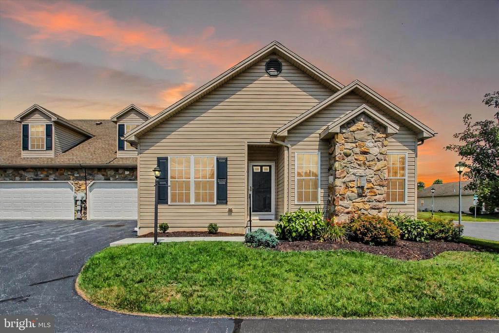 31 Ivy Lane photo 1