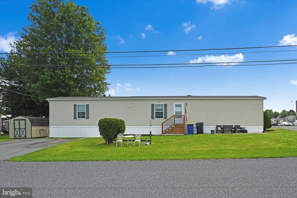 90 Willow Drive photo 1