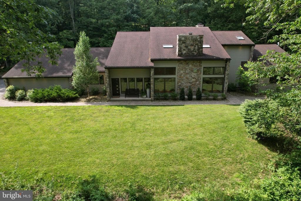 262 Blackberry Hill photo 1