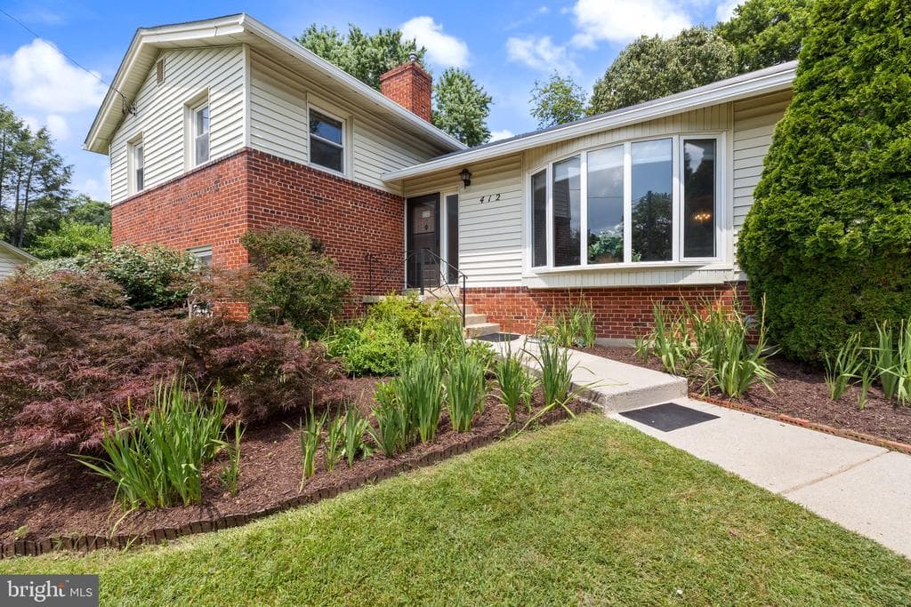 412 Neale Court photo 1