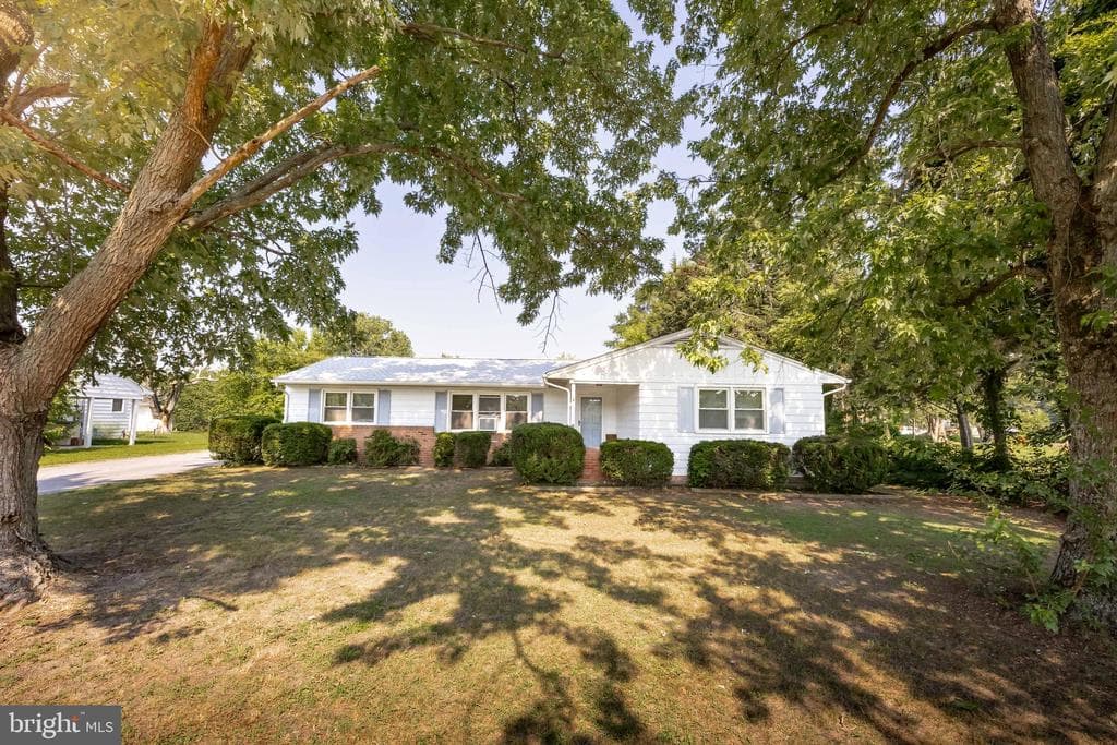 9839 Sharptown Road photo 1