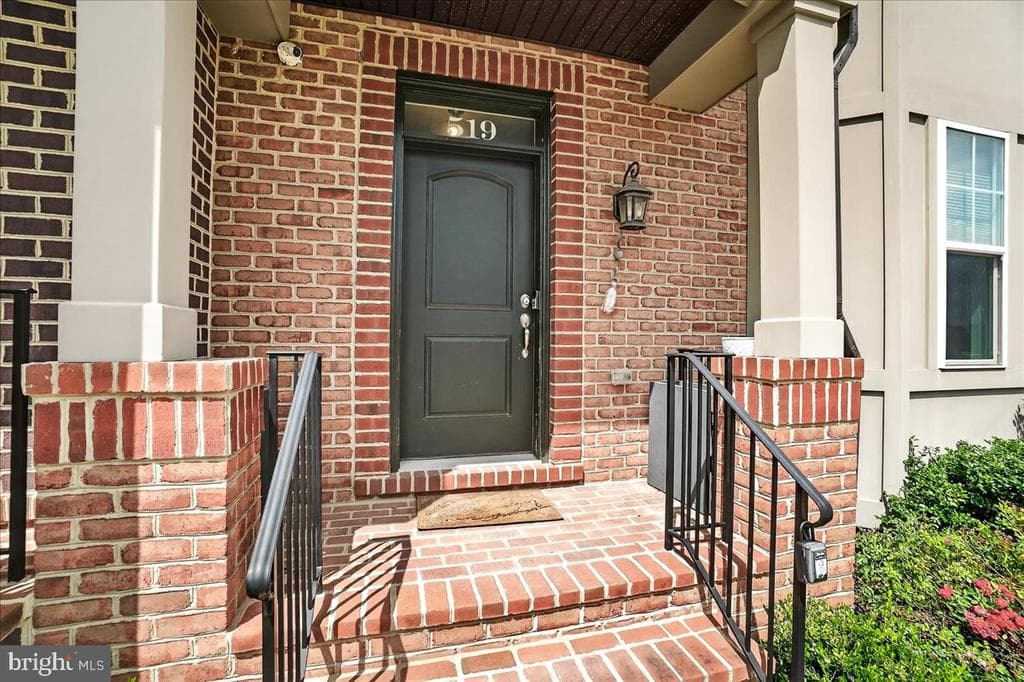 519 Prieur Road photo 1