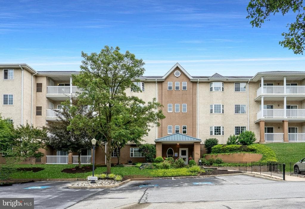 215 Paoli Pointe Drive #215-M photo 1