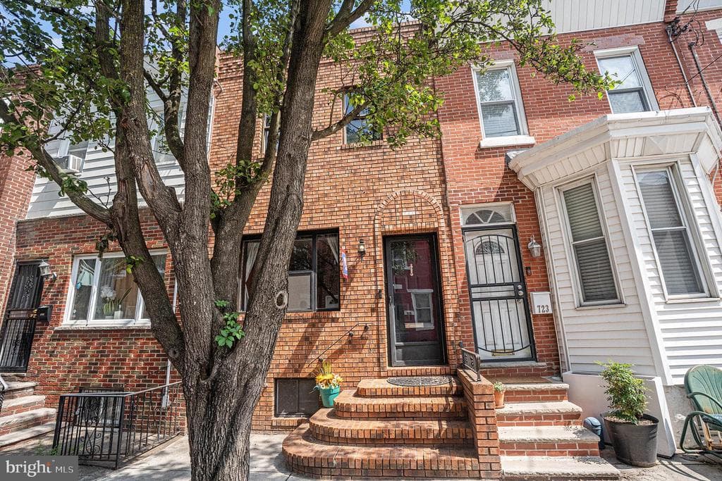 725 Hoffman Street photo 1