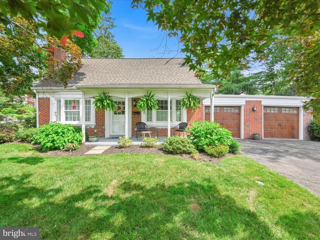 1657 Wilson Avenue photo 1