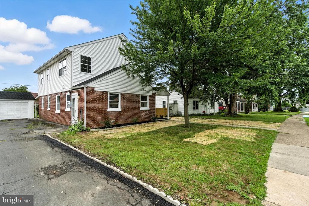 9219 Exeter Road photo 1